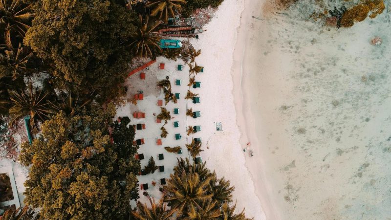 Une vue aérienne d'une plage à Andaman
