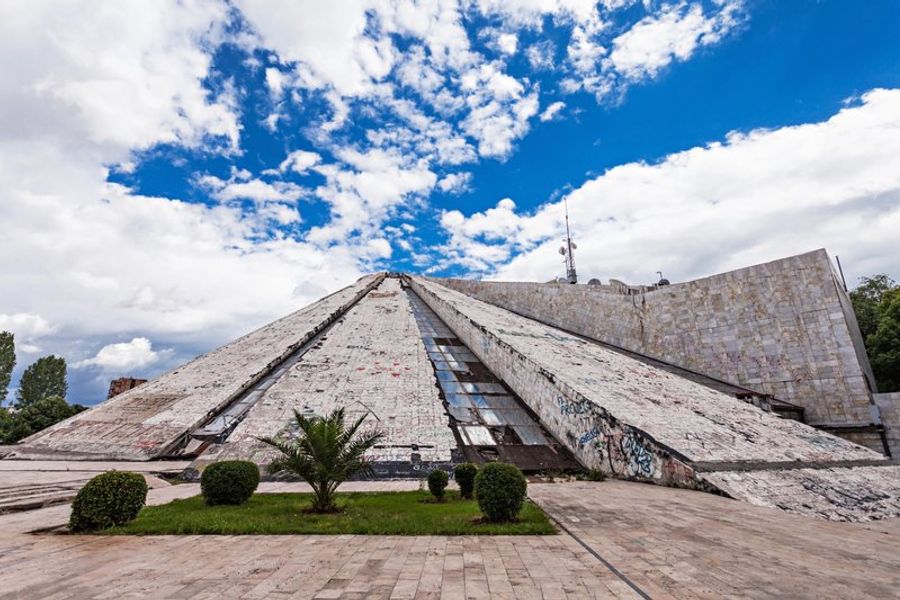 La pyramide de Tirana, un monument emblématique de l