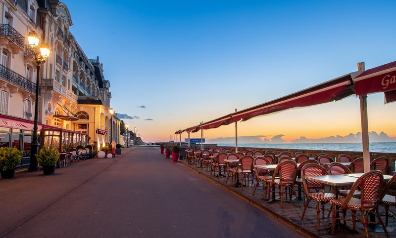 Les terrasses de Cabourg la nuit