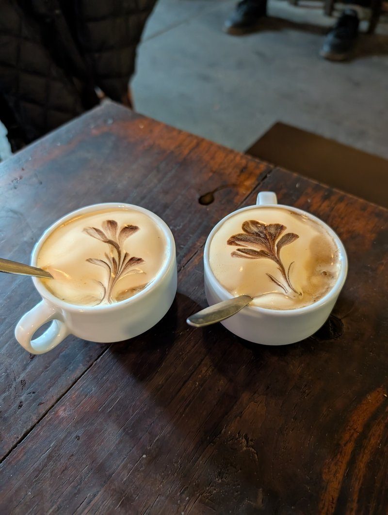 Deux cafés à l’œuf servis dans un café traditionnel de Hanoï.