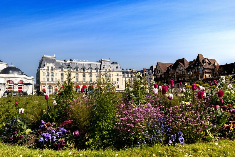 Cabourg, place du Jardin du Casino