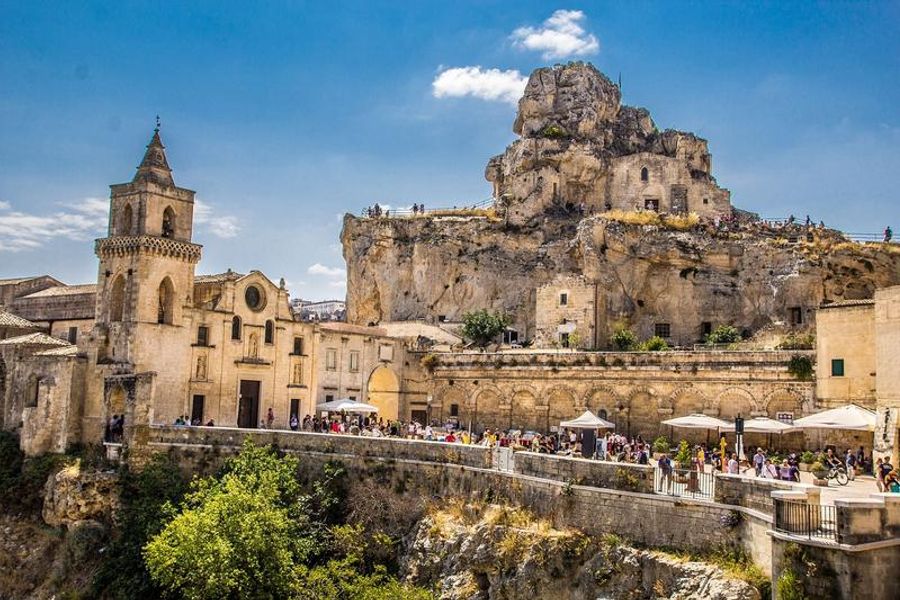 Églises historiques de la Basilicate, creusées dans la roche.