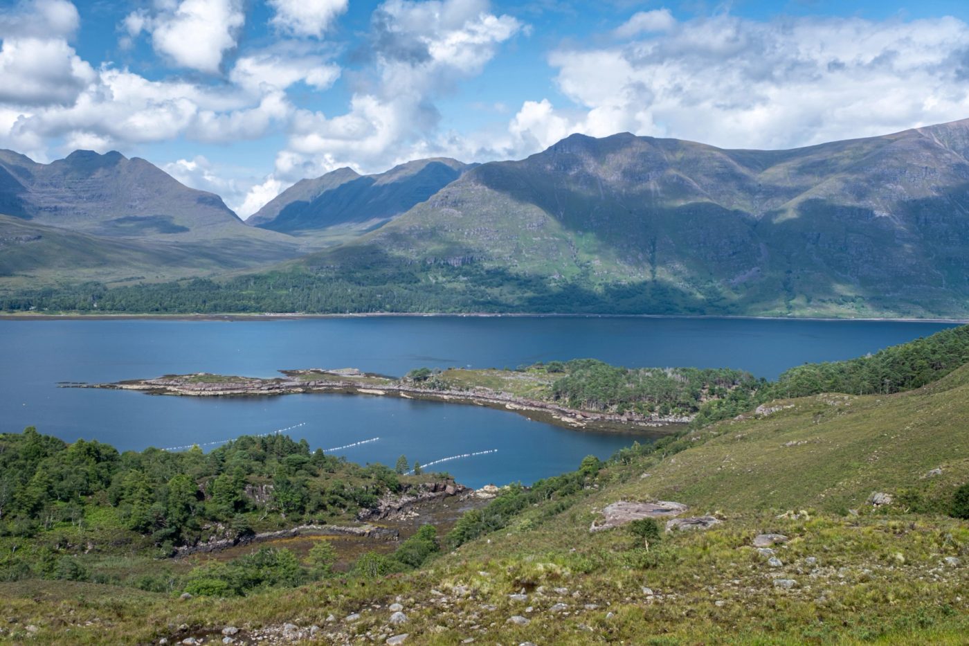 Loch et montagnes de Torridon dans les Highlands écossais