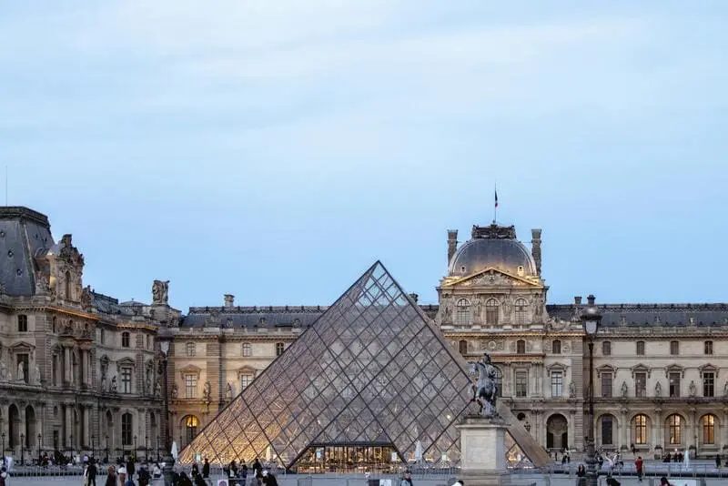 Le musée du Louvre à Paris
