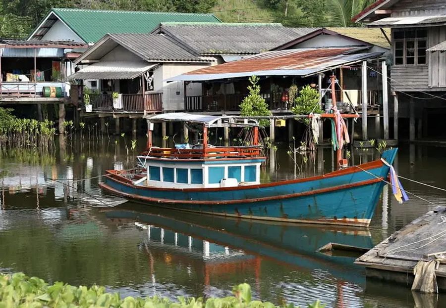 Un bateau de pêcheur à Bophut