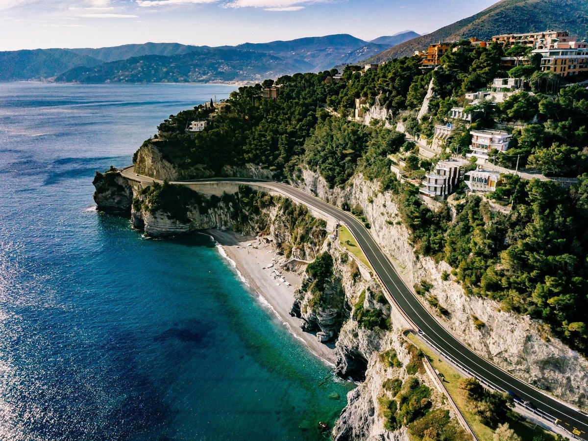 Redimensionne cette image en 1200px renomme là Eredi Genalt, c'est pour un article sur un road trip en Italie.