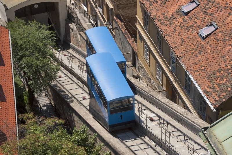 Funiculaire historique reliant la haute et la basse ville de Zagreb.