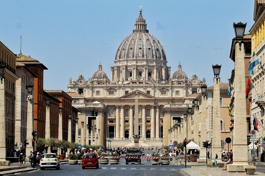 Vue de la Basilique Saint-Pierre au Vatican, Rome.