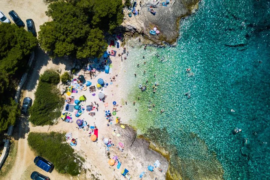 Une plage du cap Kamenjak près de Pula en Croatie