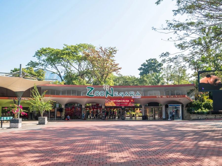 Entrée principale du Zoo Negara, célèbre parc zoologique de Kuala Lumpur.