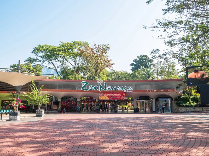 Entrée principale du Zoo Negara, célèbre parc zoologique de Kuala Lumpur.