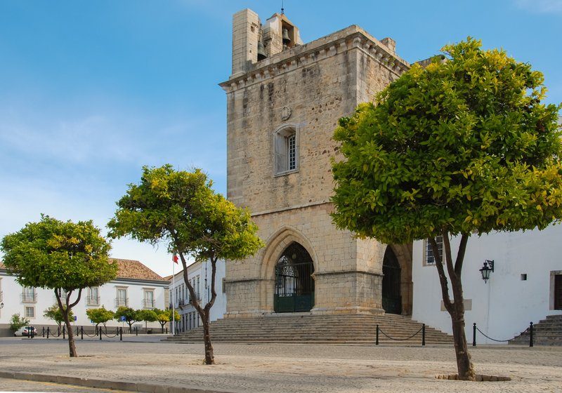 Cathédrale historique de Faro entourée d