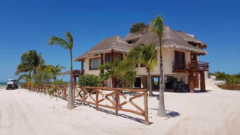 Une maison sur la plage à Holbox