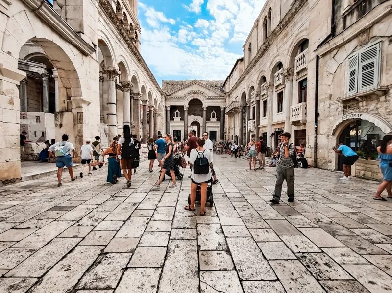Au centre du Palais de Dioclétien à Split