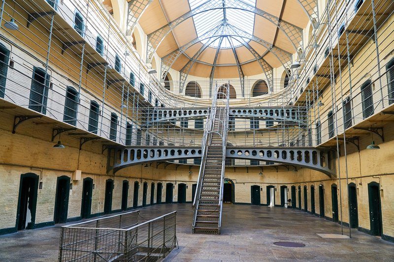 Intérieur historique de la Prison de Kilmainham à Dublin