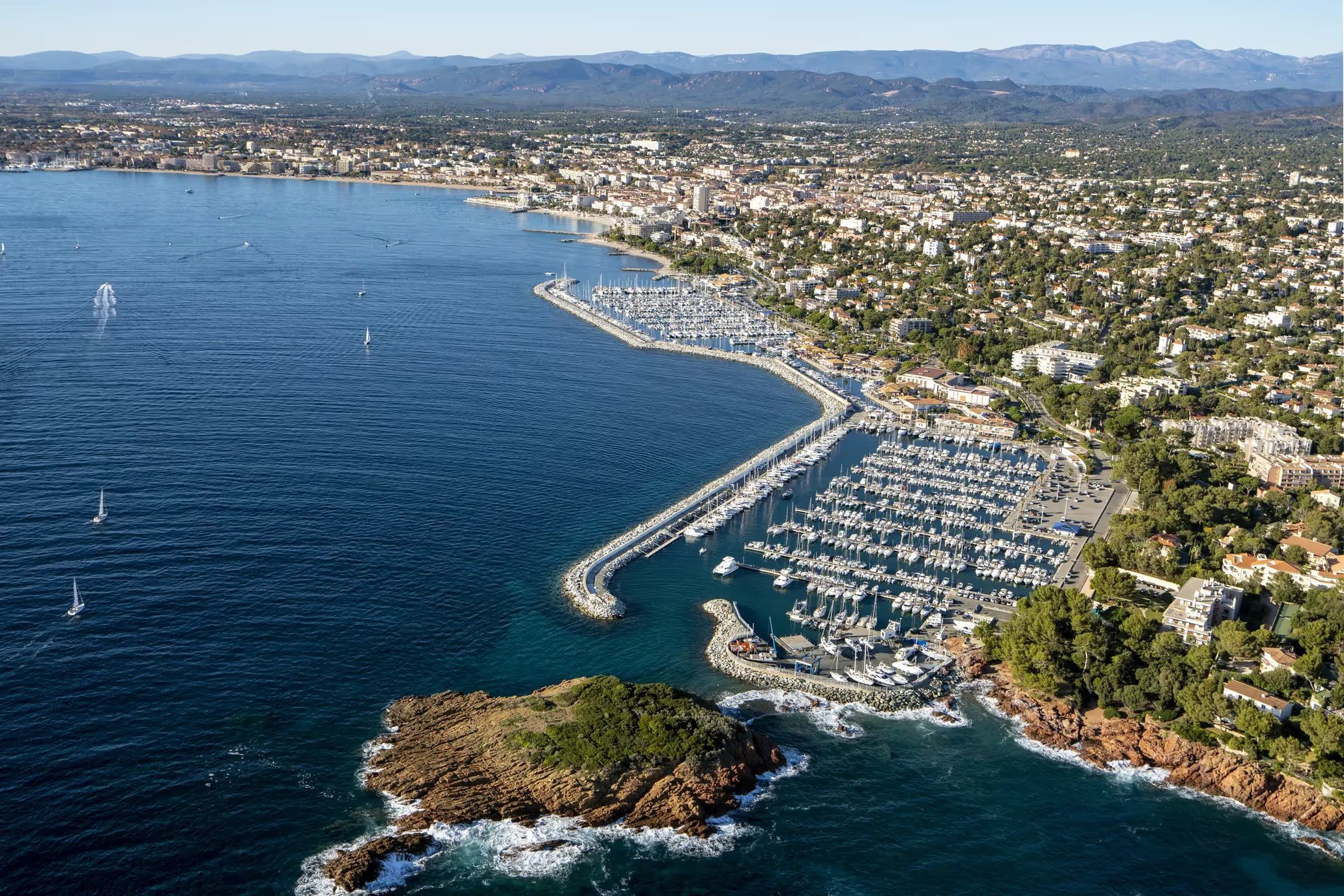 Une vue aérienne de Fréjus