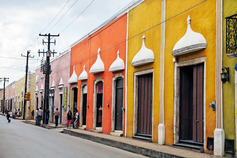 Rue colorée de Valladolid au Mexique