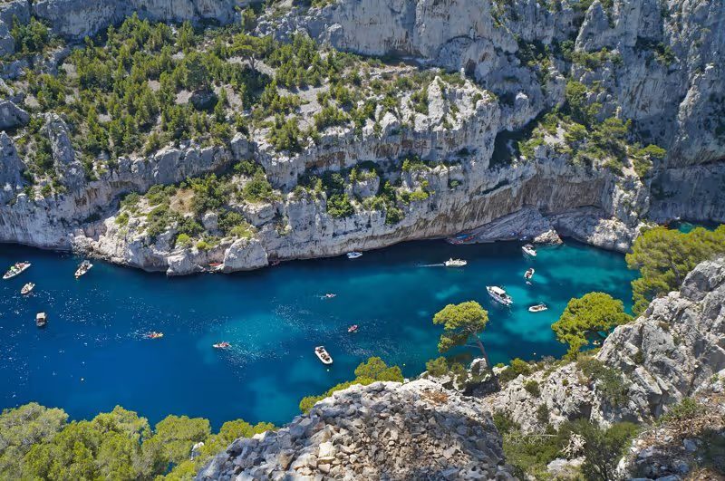 Calanque turquoise du Parc national des Calanques près de Cassis