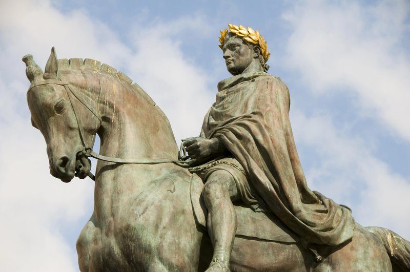 La statue de Napoléon à Ajaccio, rendant hommage à son histoire corse.
