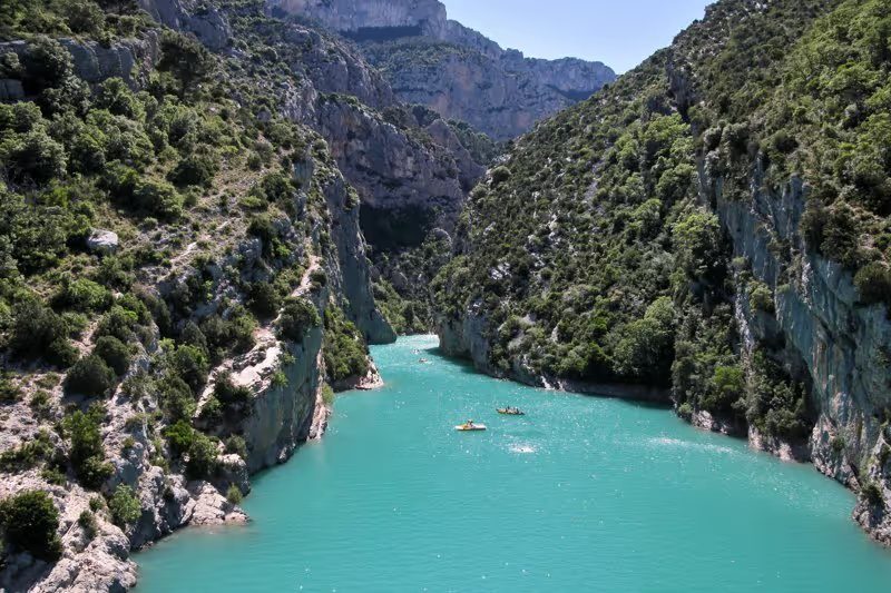 Les Gorges du Verdon et le lac de Sainte-Croix aux eaux turquoise