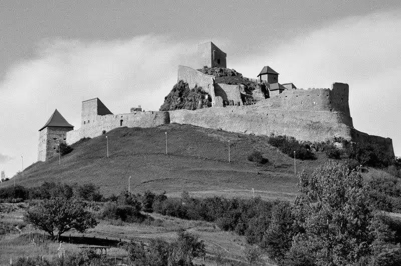 Rupea · la citadelle sur son rocher de basalte
