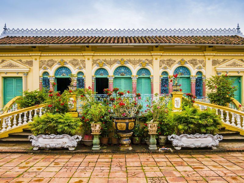 Façade colorée et décorée de l