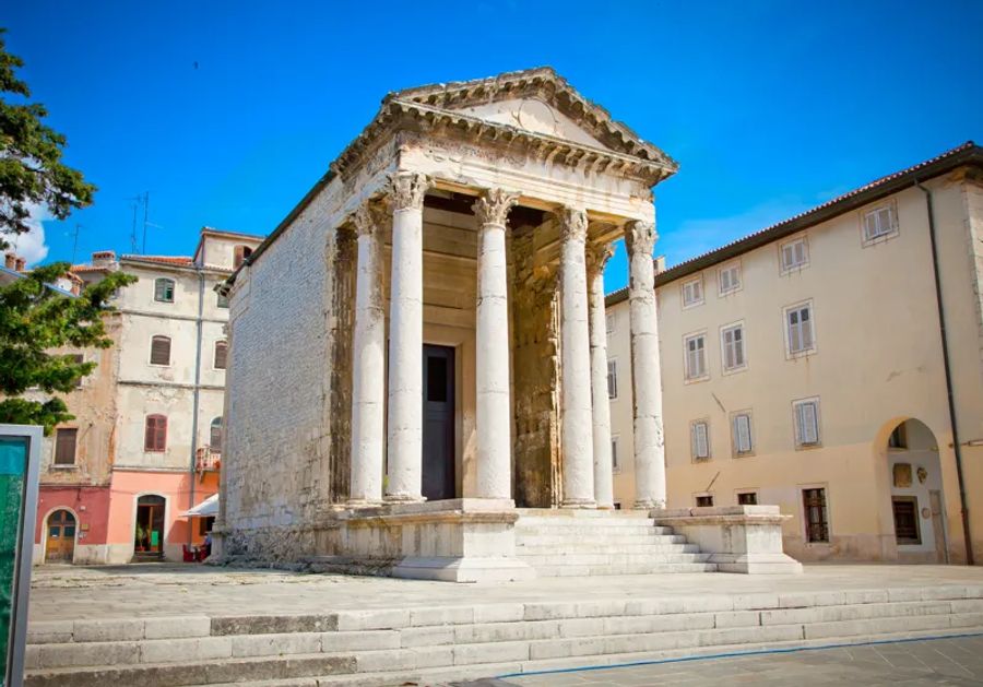 Le forum à Pula en Croatie