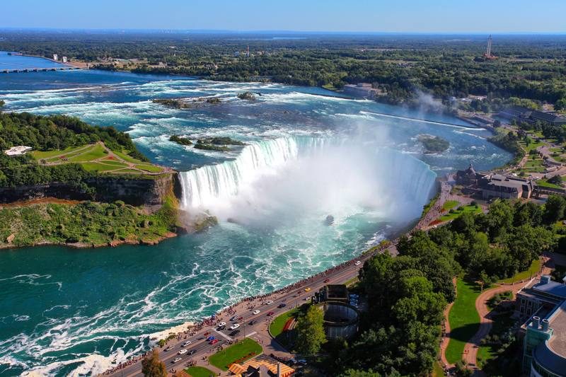 Vue aérienne des chutes du Niagara côté canadien, Ontario — incontournable d