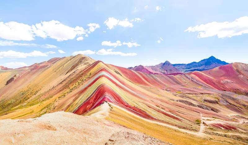 Rainbow Mountain Vinicunca au Pérou avec ses couleurs spectaculaires