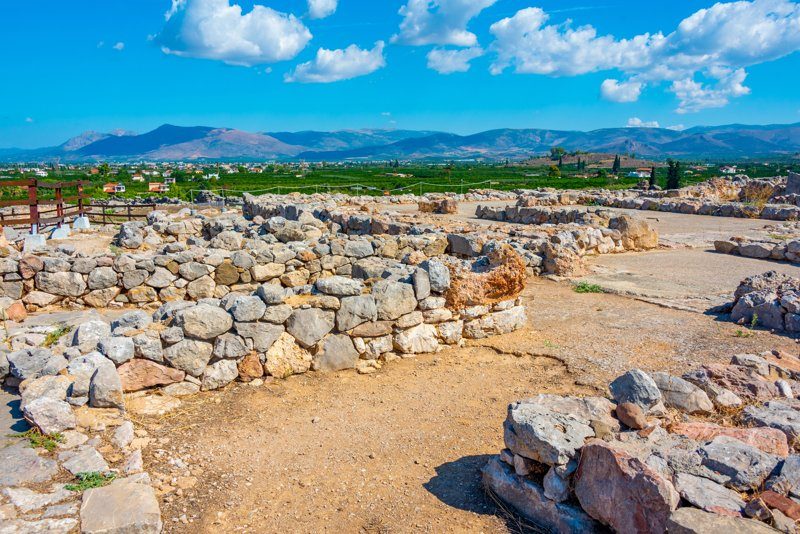 Vestiges de la forteresse de Tirynthe, une structure antique fascinante
