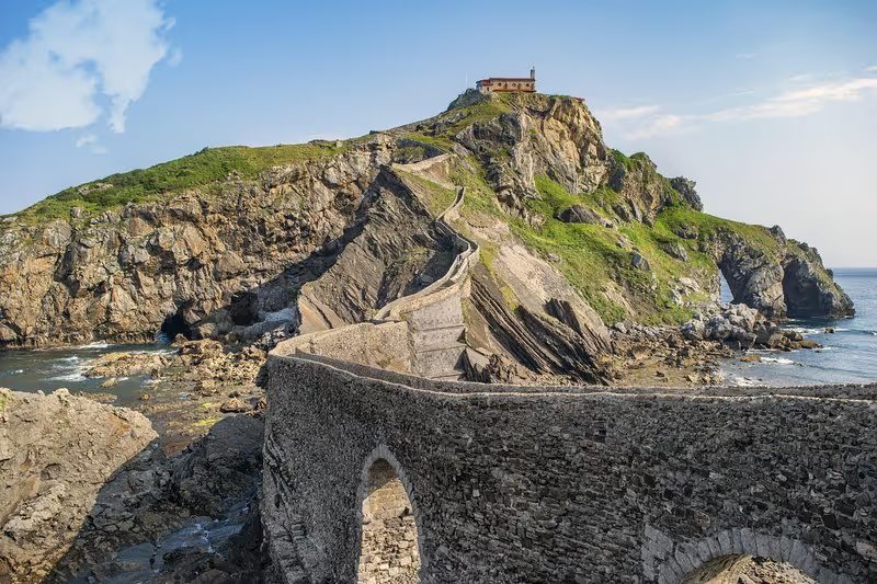 Escalier menant à l’îlot de San Juan de Gaztelugatxe sur la côte basque.