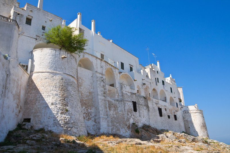 Les remparts historiques de la ville d