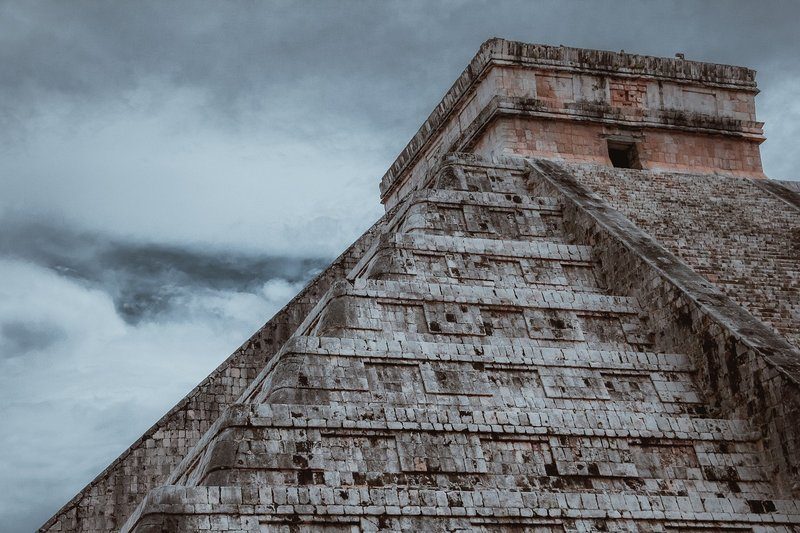 Gros plan sur les marches de la pyramide du site archéologique de Cobá, Mexique