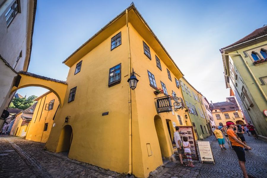 Maison historique jaune de Vlad l