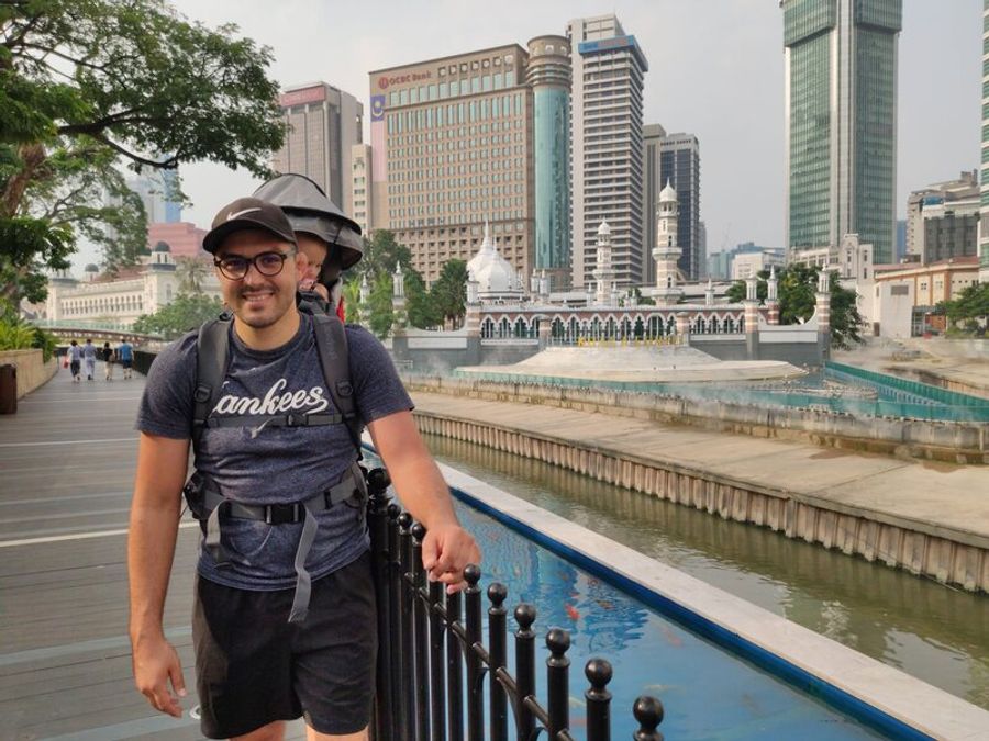 Une photo devant la Mosquée Jamek à Kuala Lumpur en Malaisie