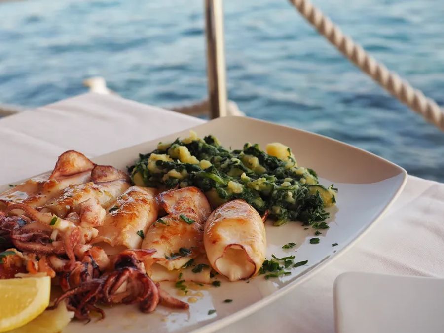 Un plat de poulpe à Rovinj en Croatie