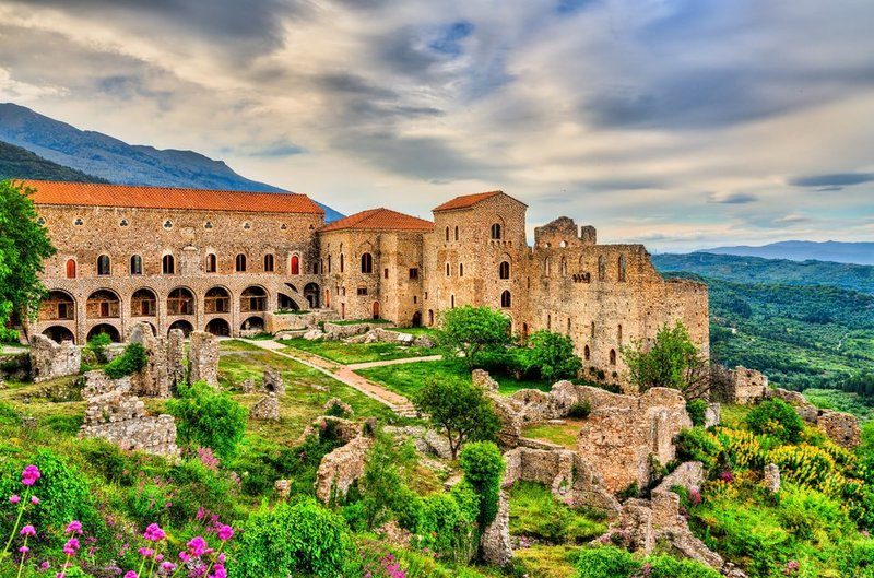Palais du Despote dominant les ruines de Mystra avec vue sur la plaine.