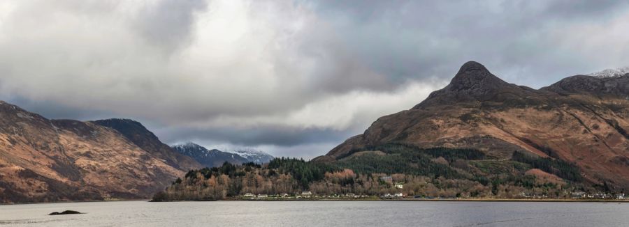 Vue sur le Loch Leven et les montagnes depuis Ballachulish