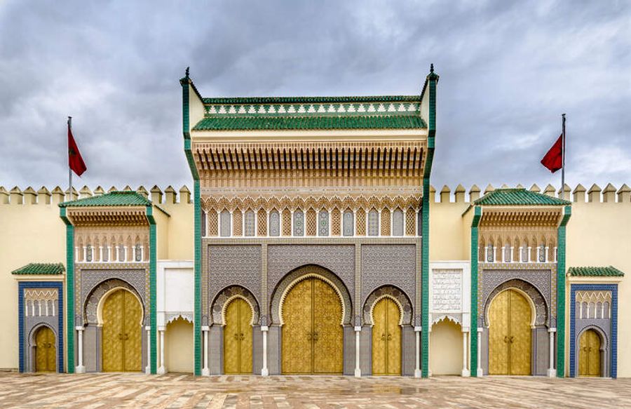 Portes dorées monumentales du Palais Royal de Fès au Maroc