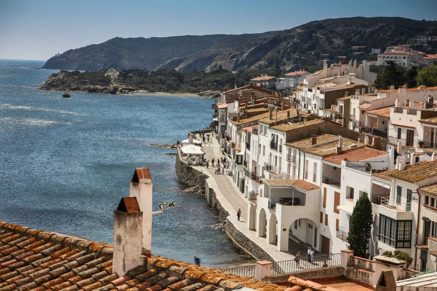 Des maisons face à la mer à Cadaqués dans la Costa Brava