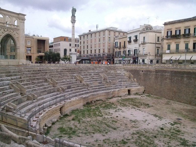 Amphithéâtre romain bien conservé au centre de Lecce, Italie.