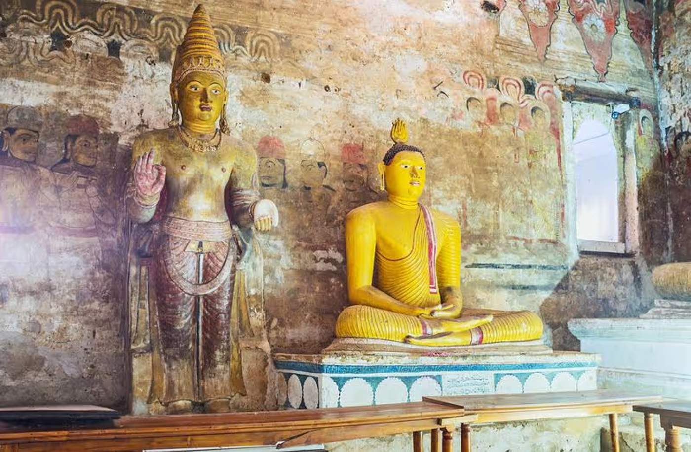 Statues de Bouddha dans les célèbres grottes sacrées de Dambulla au Sri Lanka.