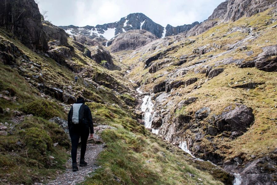 Randonnée dans le Lost Valley de Glencoe, entre rochers et cascades