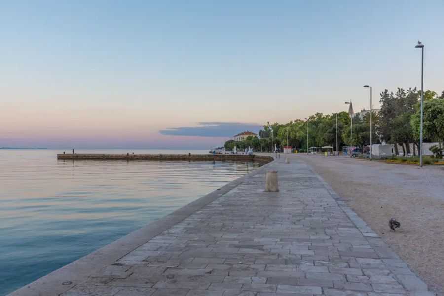 La promenade Riva à Zadar en Croatie