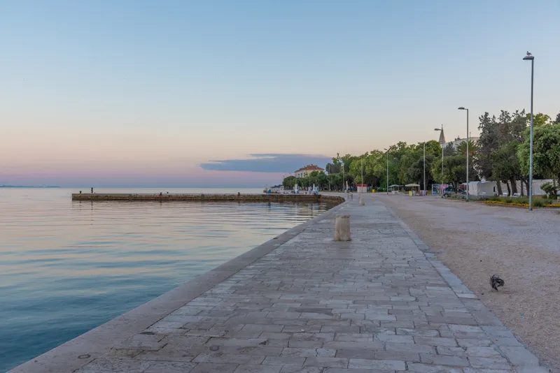 La promenade Riva à Zadar en Croatie