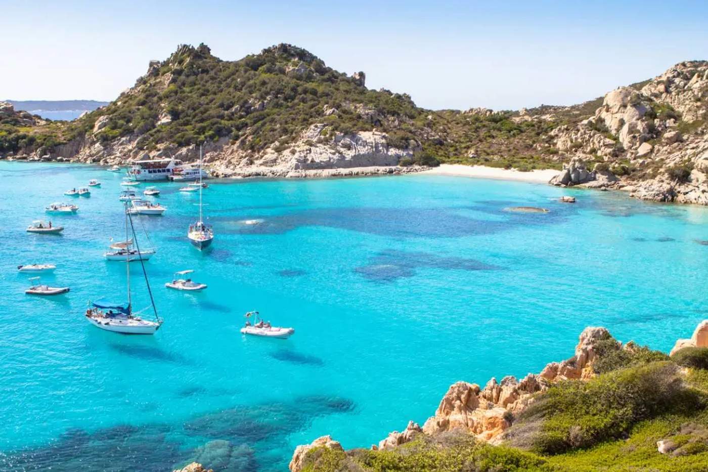 Des bateaux en mer en Sardaigne