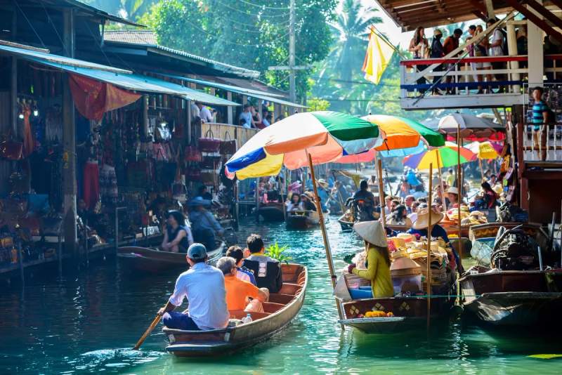 Marché flottant en Thaïlande