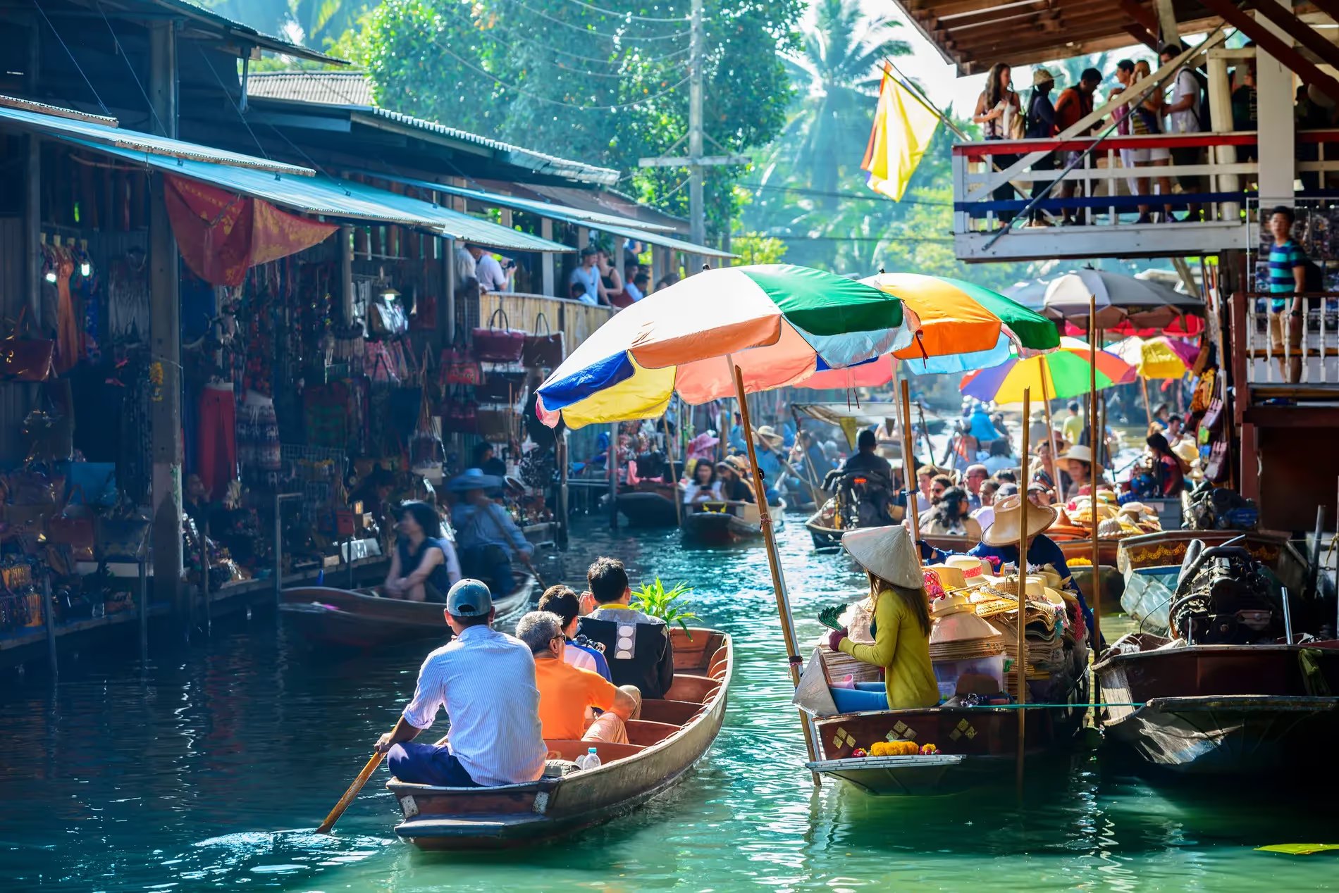 Marché flottant en Thaïlande