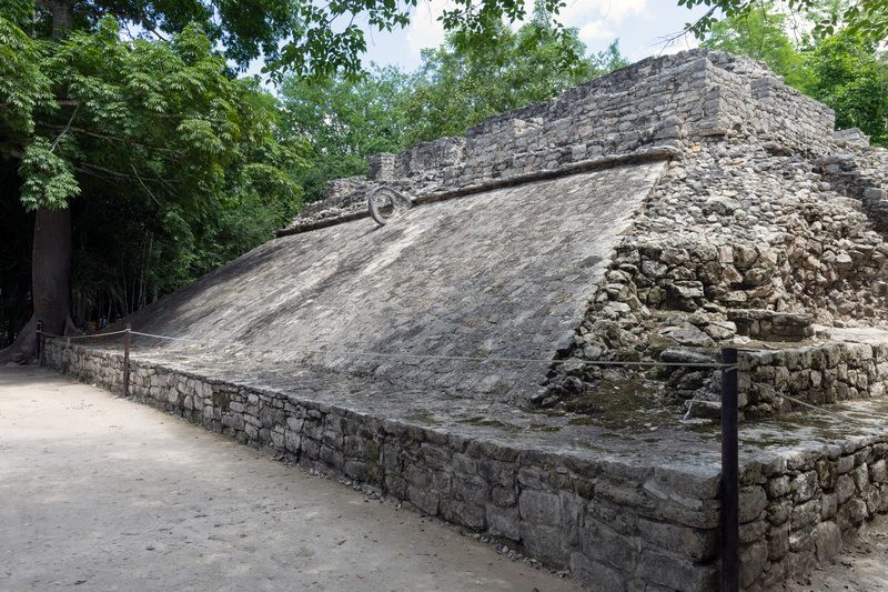 Un terrain de jeu de balle Maya à Coba, Mexique