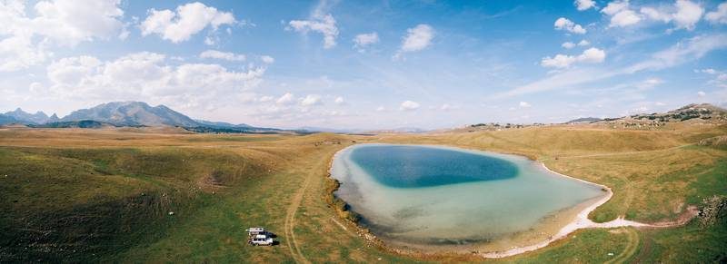 Lac du Diable (Đavlje jezero) dans le parc national du Durmitor au Monténégro, vue aérienne d